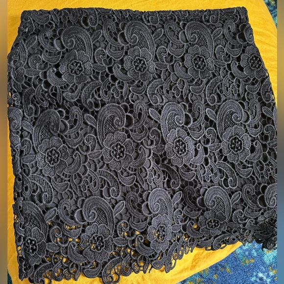 De Philo Floral Lace cropped top with matching mini skirt set - Picture 3 of 5